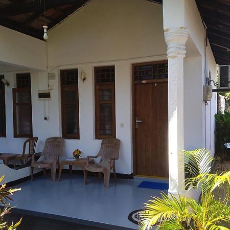Aaliya Bay Hotel Аругам Бей Екстериор снимка