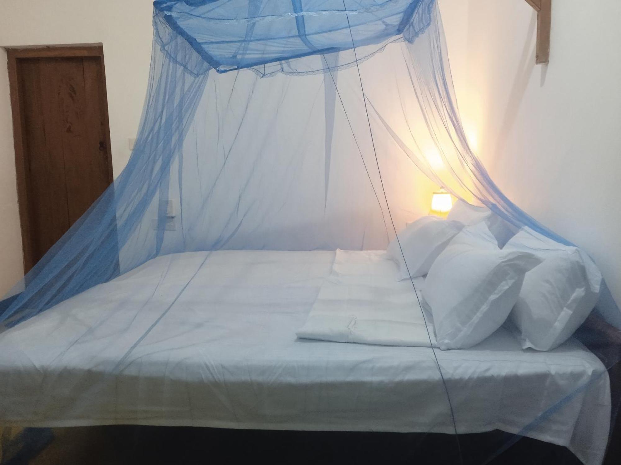 Aaliya Bay Hotel Аругам Бей Екстериор снимка