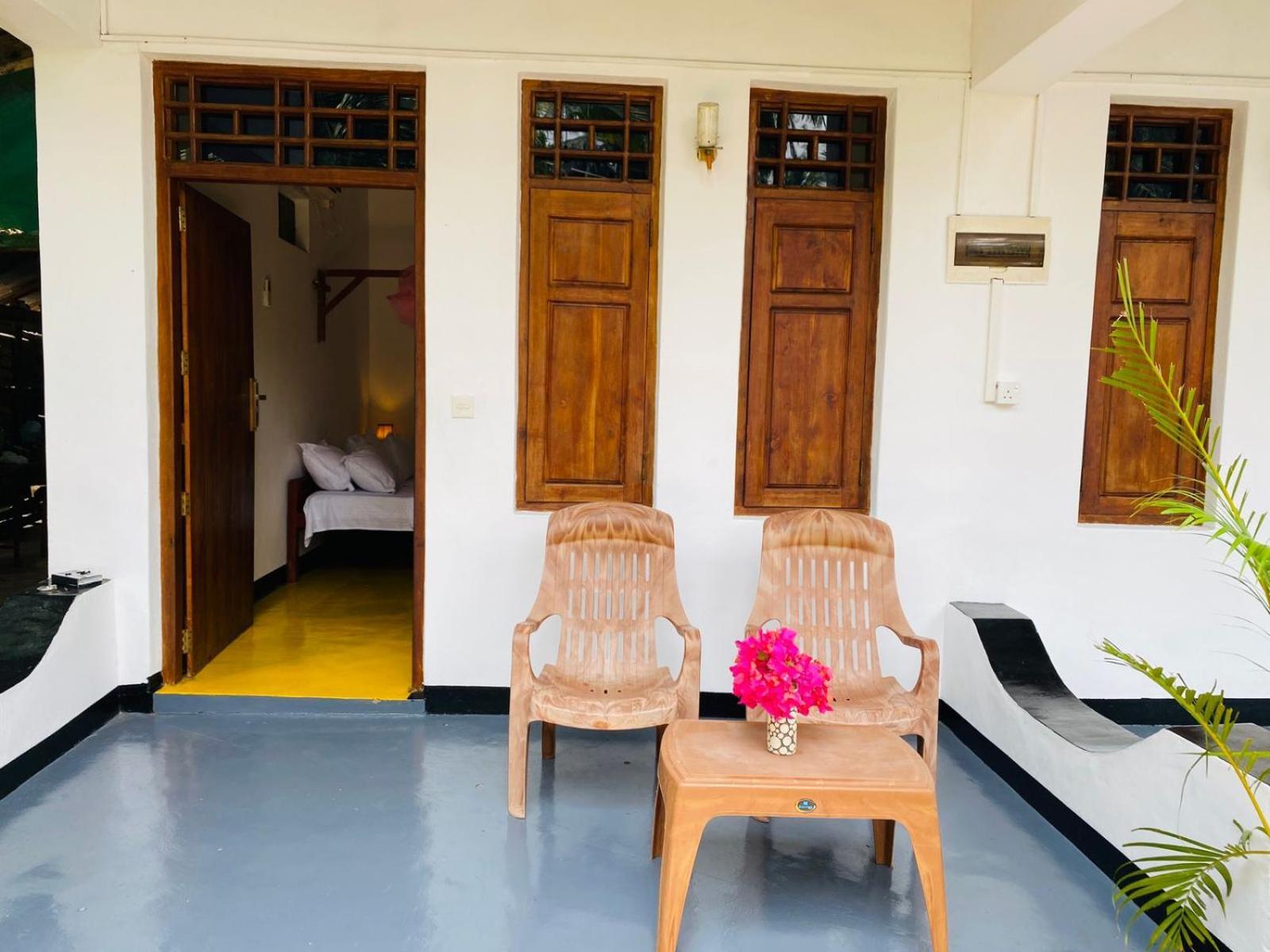 Aaliya Bay Hotel Аругам Бей Екстериор снимка