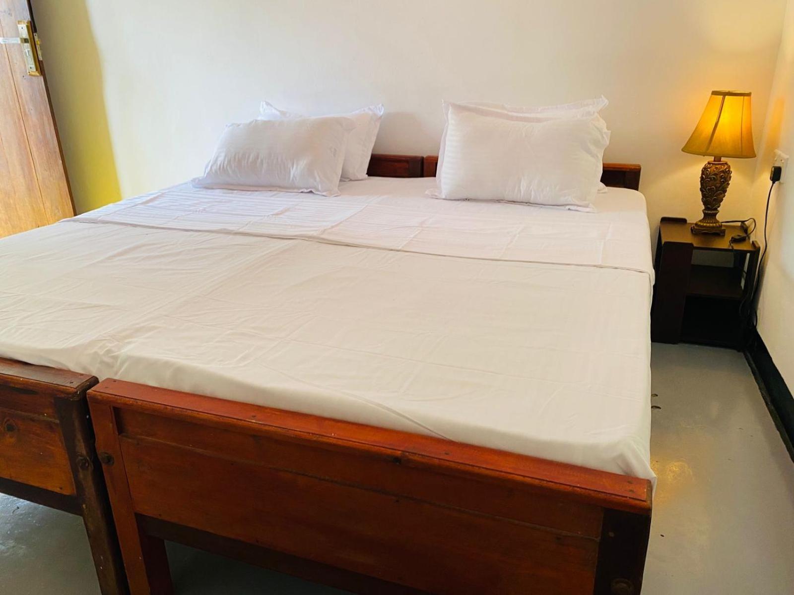 Aaliya Bay Hotel Аругам Бей Екстериор снимка