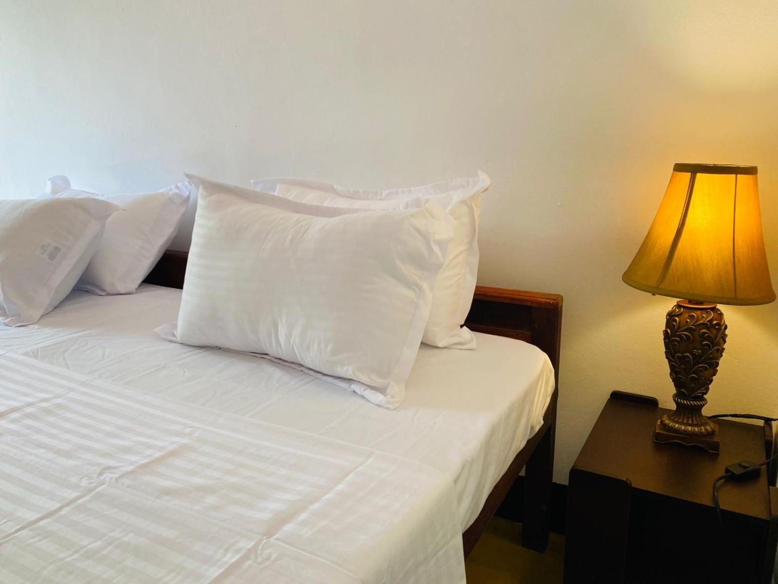 Aaliya Bay Hotel Аругам Бей Екстериор снимка