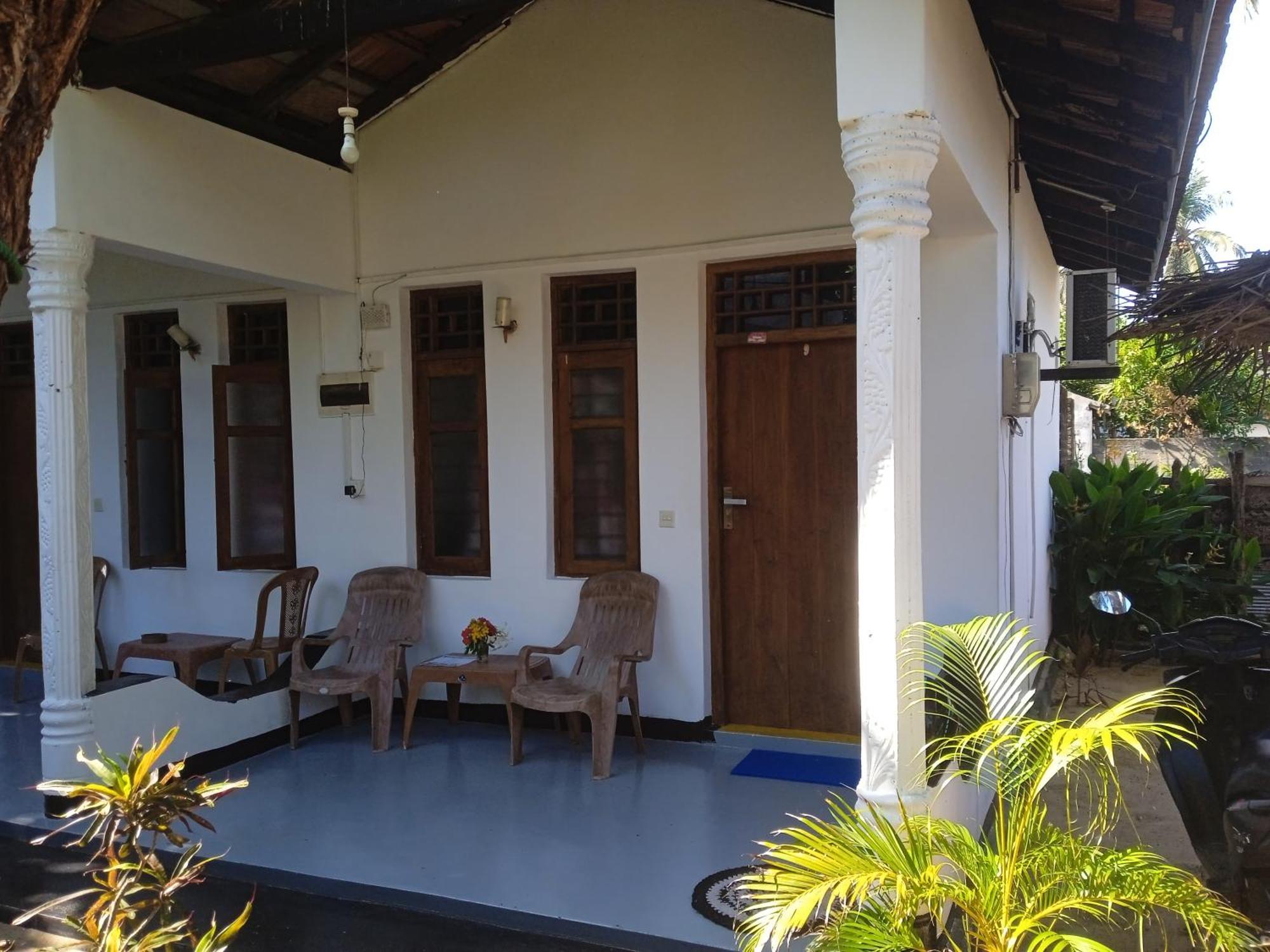Aaliya Bay Hotel Аругам Бей Екстериор снимка