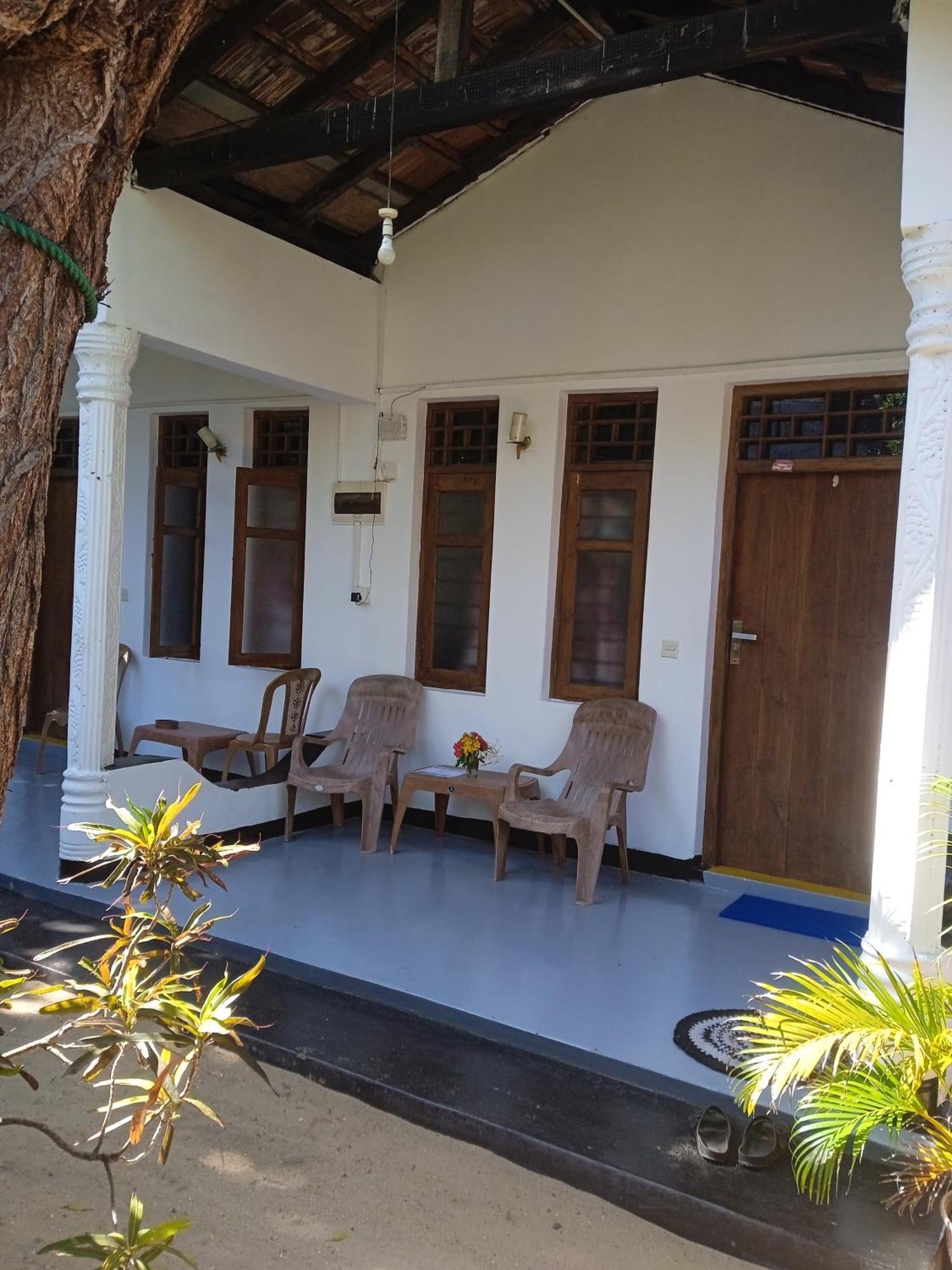 Aaliya Bay Hotel Аругам Бей Екстериор снимка